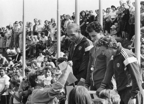 Дмитрий Яськевич (крайний слева) на пьедестале почета Кубка СССР в Дубне, 1984 (фото Юрия Туманова)