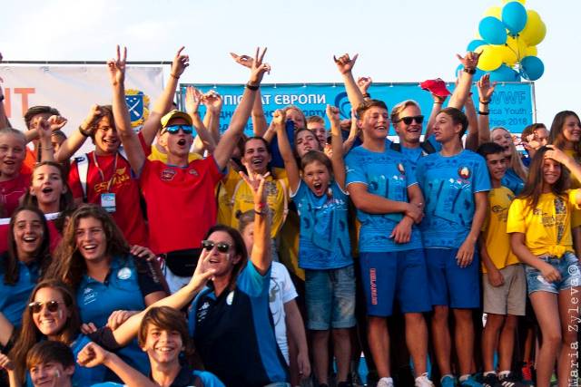На параде открытия юношеского чемпионата Европы 2018. Фото Sentosa Waterski Team