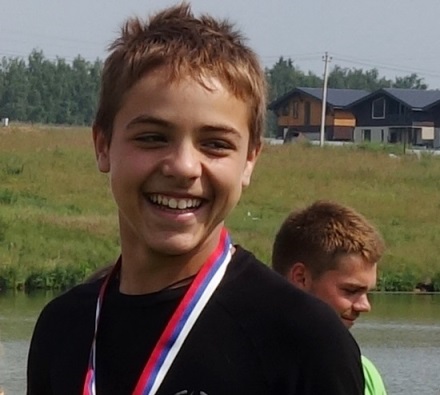 Дамир Филаретов - топ-5 в фигурном катании и топ-10 в многоборье на чемпионате Европы до 21 года. Фото автора