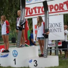 Александра Данишевская и Анна Стрельцова на подиуме чемпионата Европы 2014 до 21 года, Речетто, Италия (фото Íza Starková)