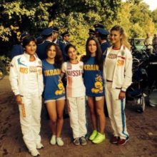 Тренер Татьяна Политова (Москва) с российскими и украинскими участницами чемпионата Европы (фото Анны Пироженко)
