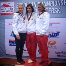 Анна Стрельцова, Мария Белякова и Ольга Павлова на подиуме чемпионата Европы 2015 за электротягой (фото Наташи Геновой)