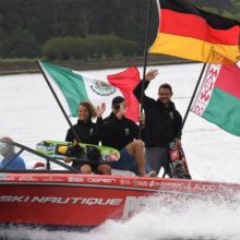 Алексей Жерносек с флагом Беларуси на параде открытия Masters. Фото из альбома турнира
